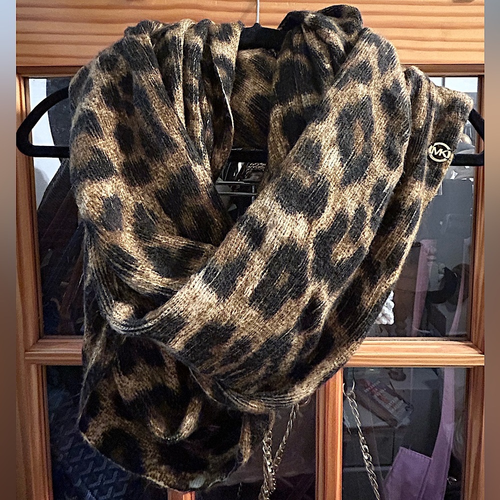 MICHAEL KORS Leopard Print Wide Width Infinity Scarf